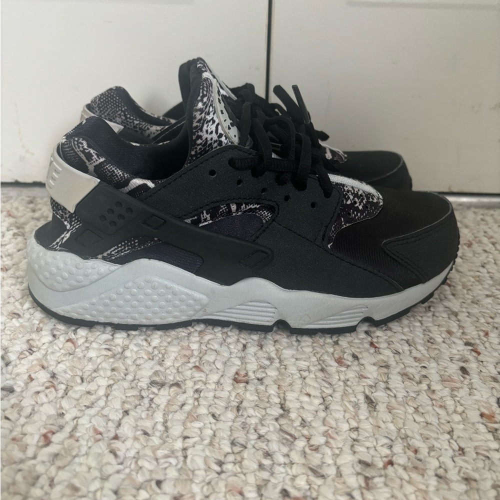 Nike Air Huarache, women’s size 6, slightly worn